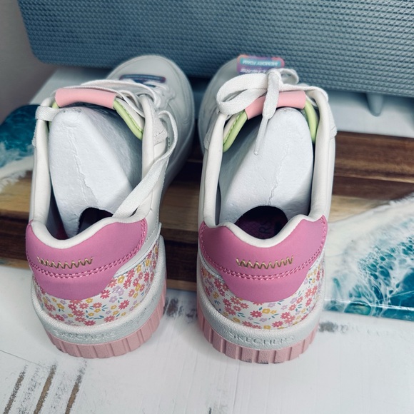 Skechers White and Pink Athletic Shoes - Picture 2 of 3